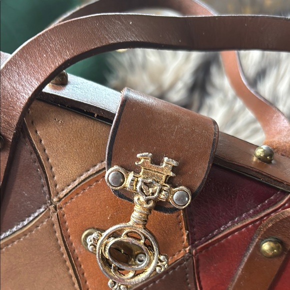 Vibrant Red and Orange Patchwork Shoulder Bag with Gold Hardware - Picture 4 of 8